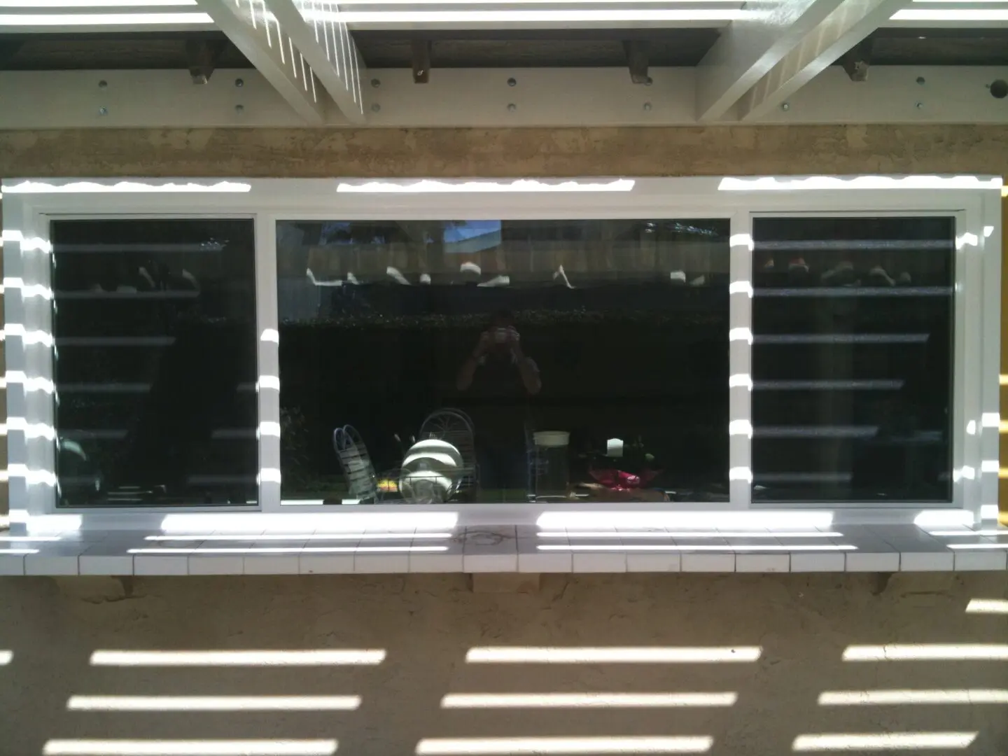 A window with the words " coffee " written on it.