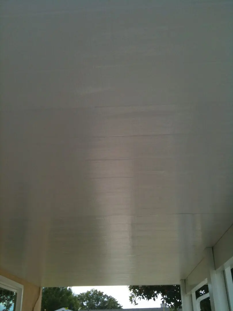 A white ceiling with some lines on it