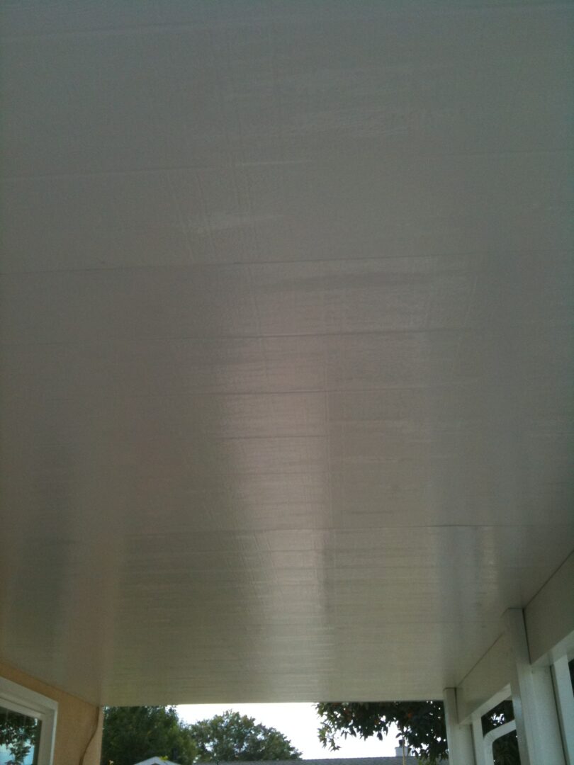 A white ceiling with some lines on it