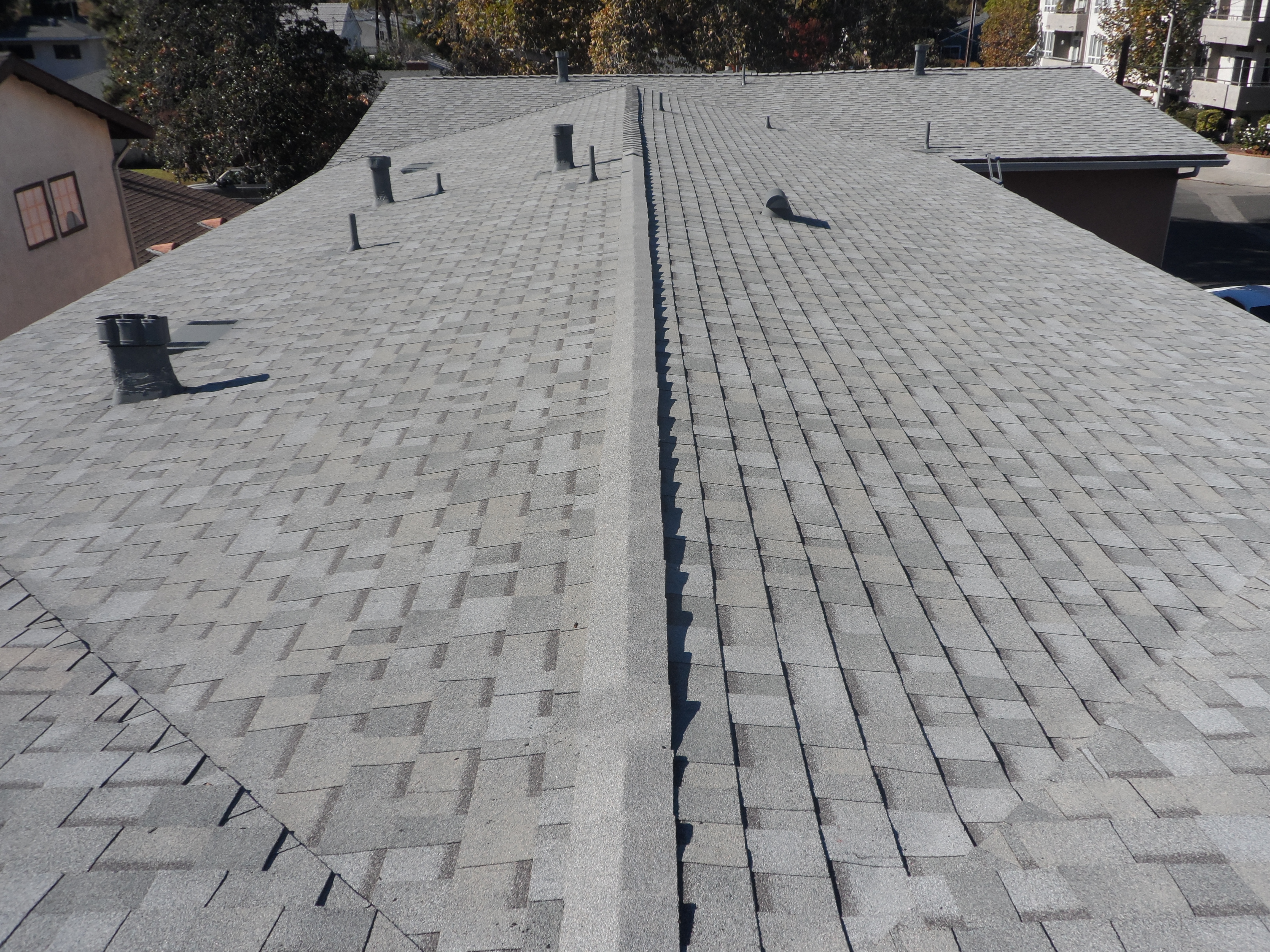 A roof that has been cleaned and is ready for the winter.