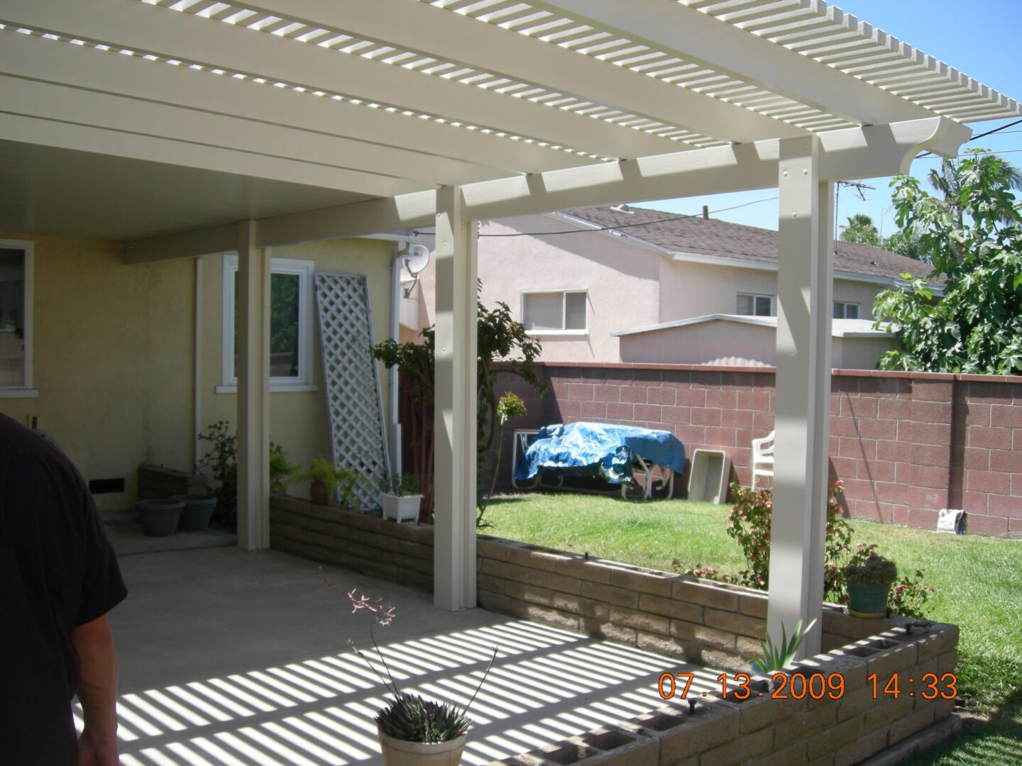 A patio with an open roof and covered area.