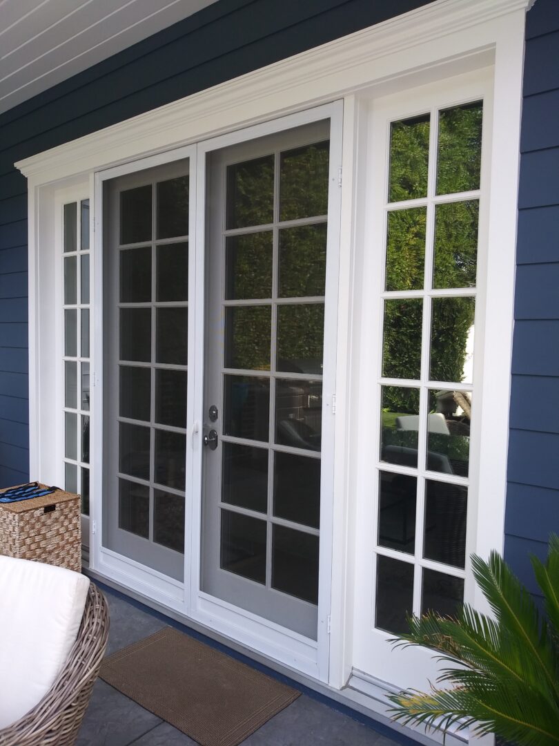 A picture of an outside patio with some windows.