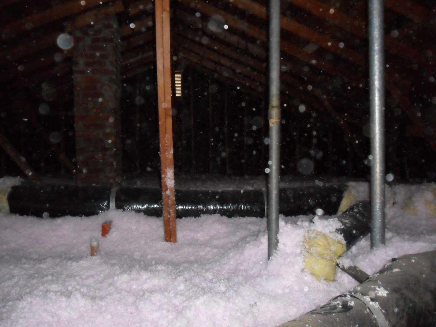 A room with snow on the floor and ceiling.