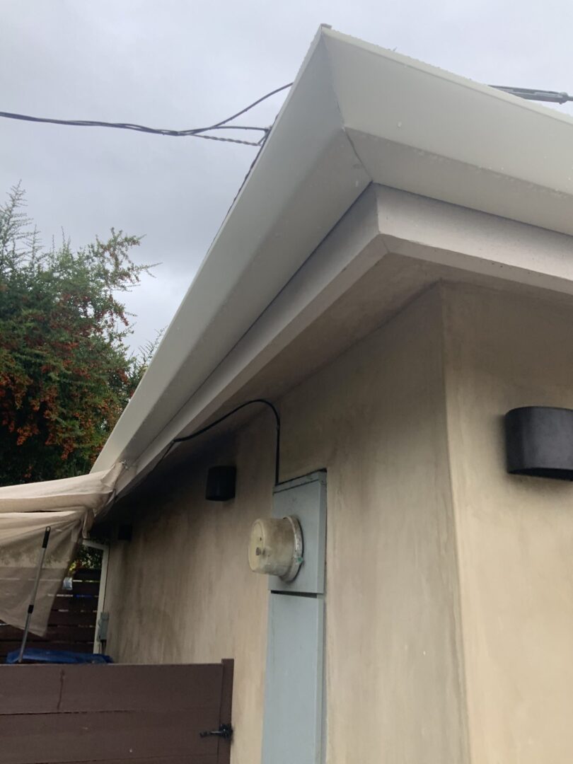 A house with a roof that has been painted white.