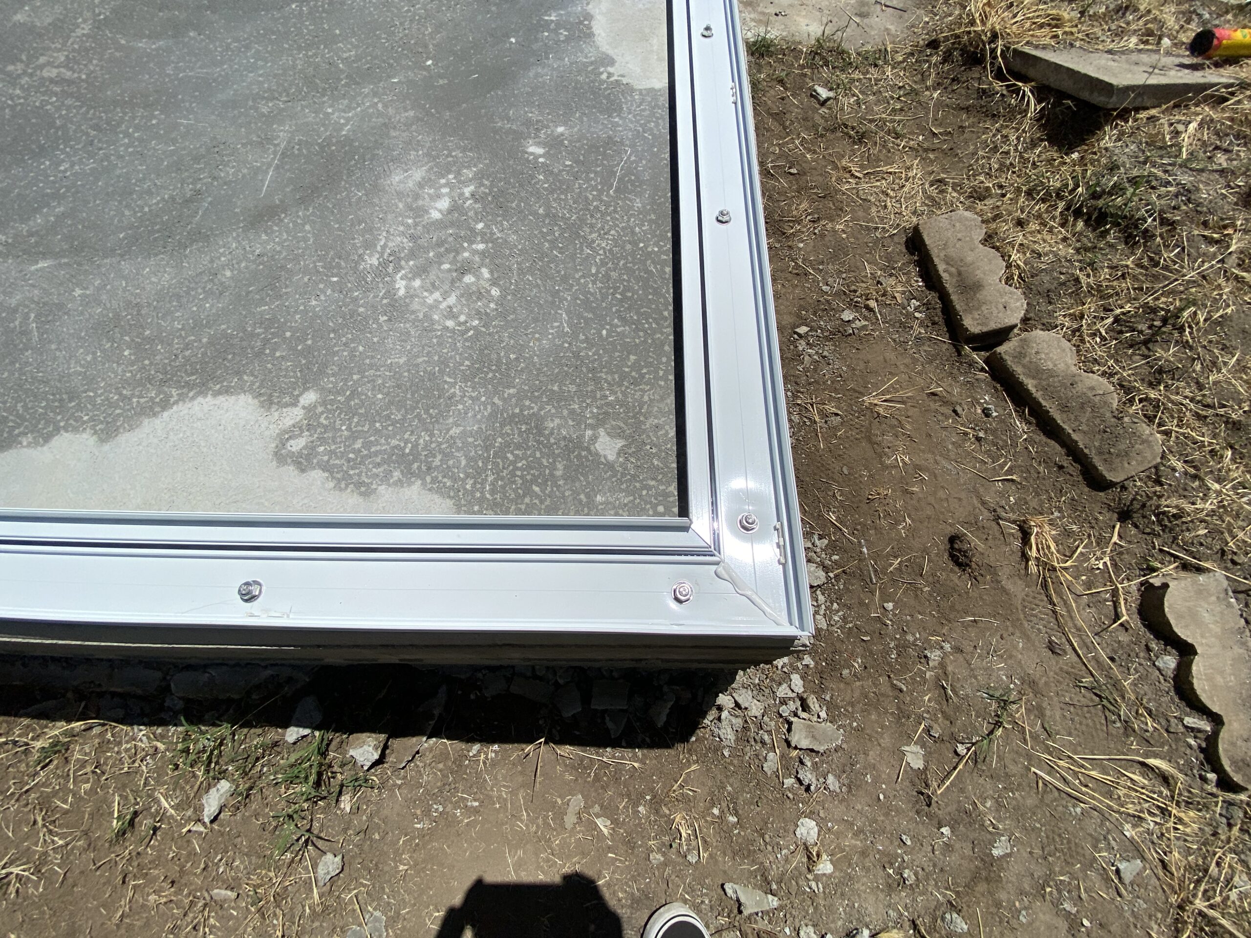 A metal frame with some concrete on top of it